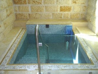 Mei Menachem Mikvah — photo 3 of 5